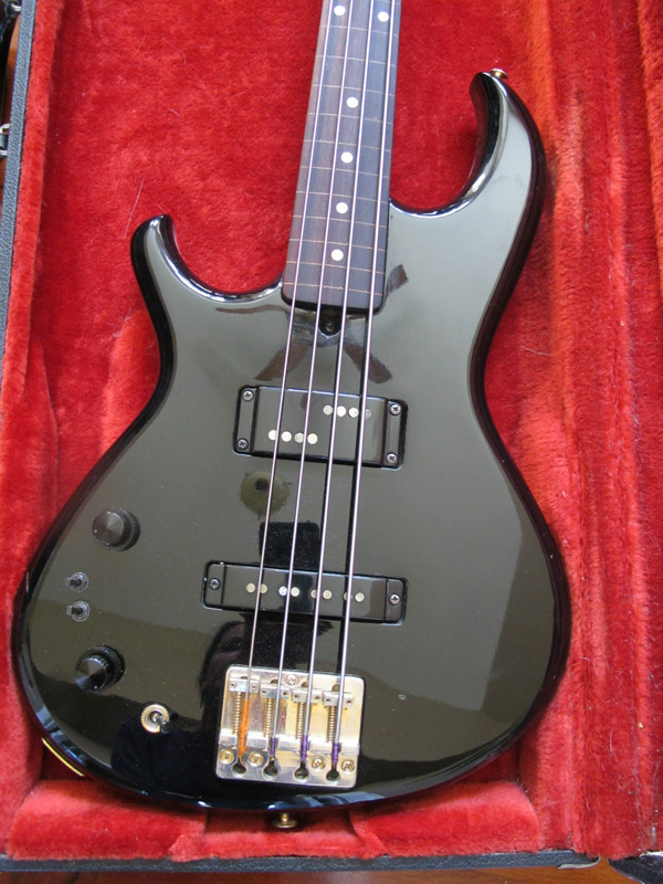 Aria Pro II RSB Deluxe II  Black N Gold body.jpg