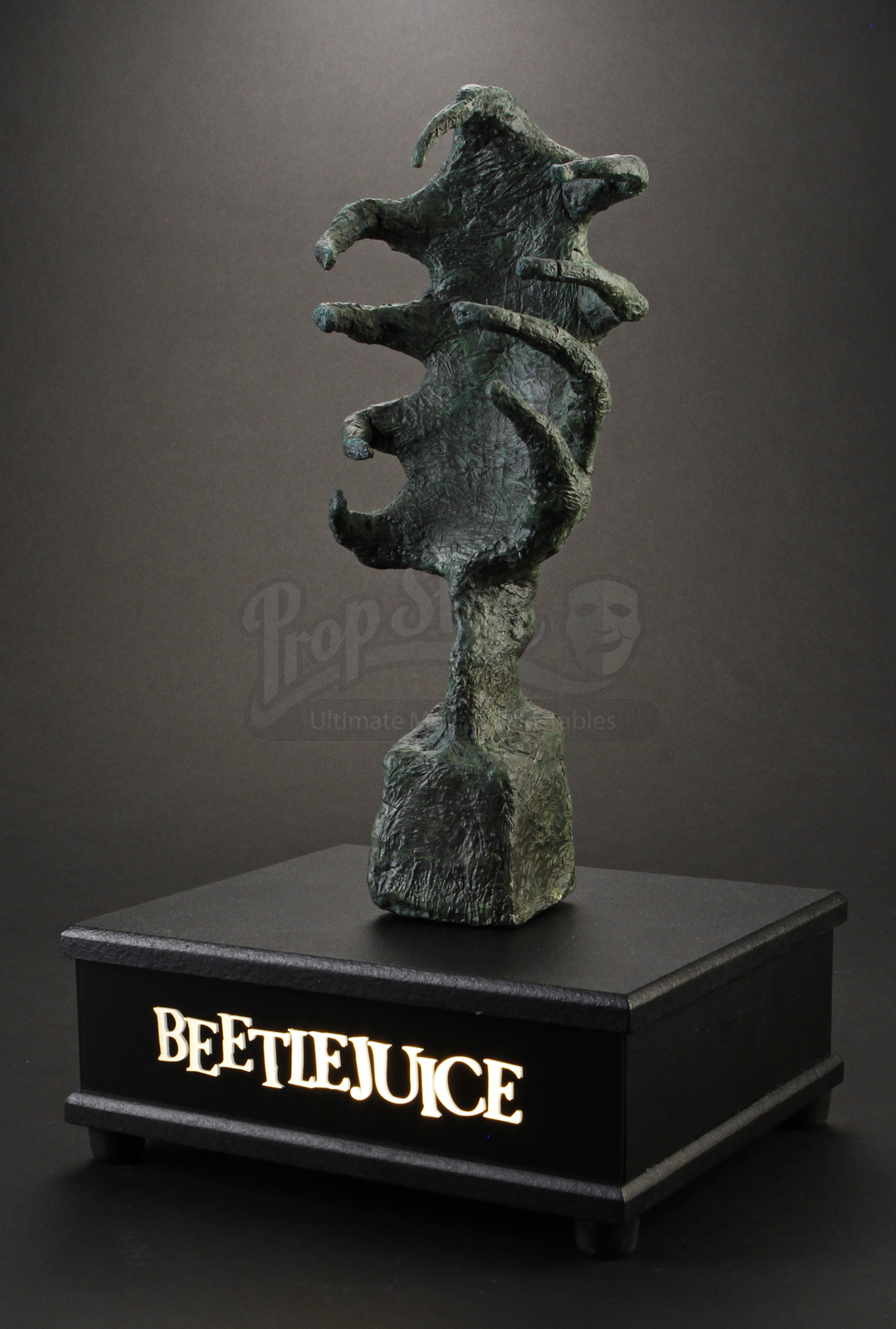 Beetlejuice-movie-prop-delia-sculpture-propstore.jpg