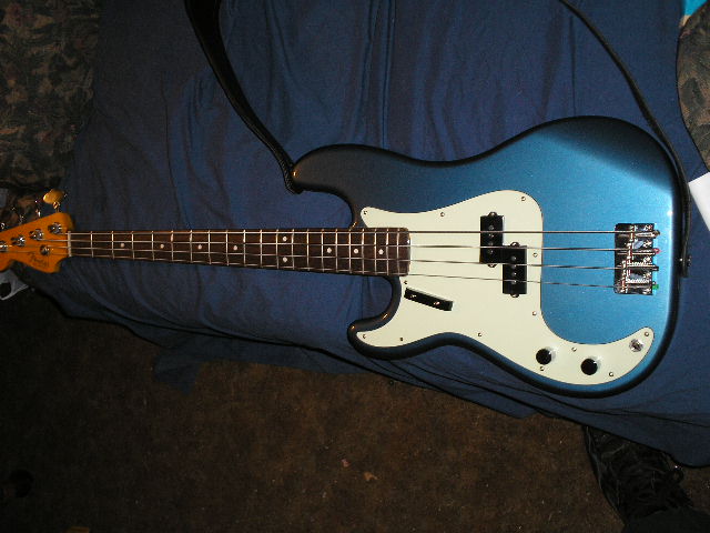 My new p-bass with green guard.jpg