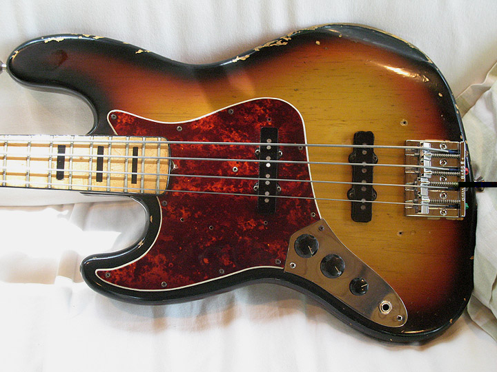 1972 Fender Jazz closeup.jpg